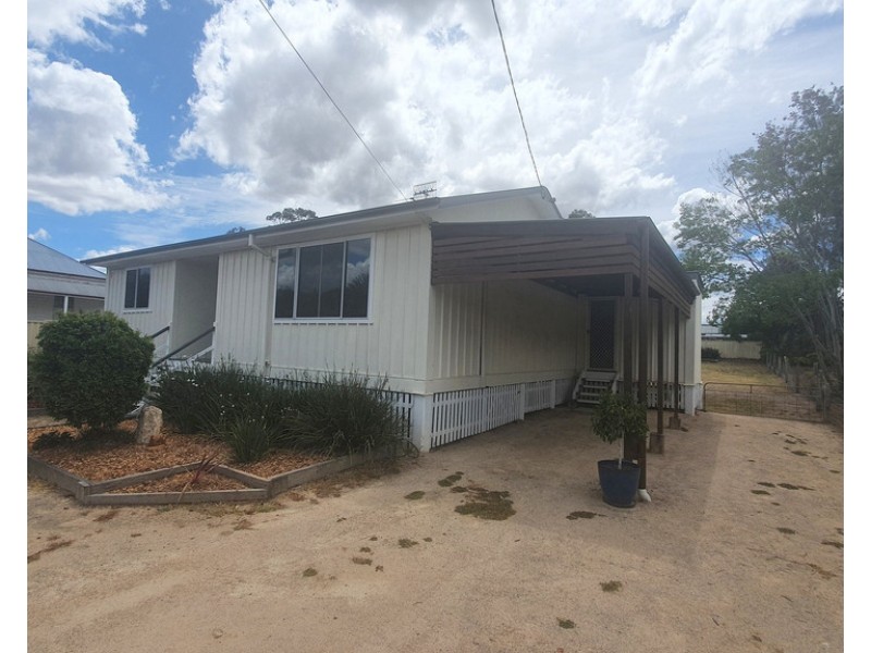 14 James Street, Crows Nest QLD 4355