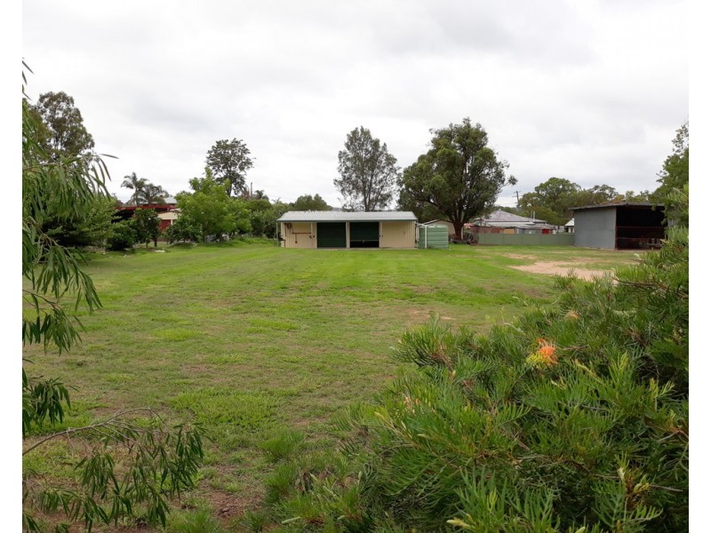 49 South Street, Crows Nest QLD 4355