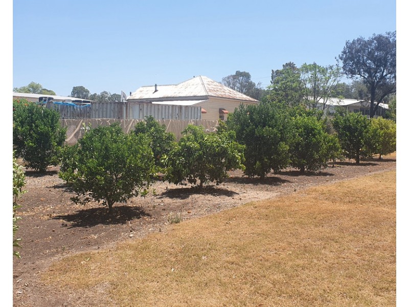16 Munro Street, Cooyar QLD 4402