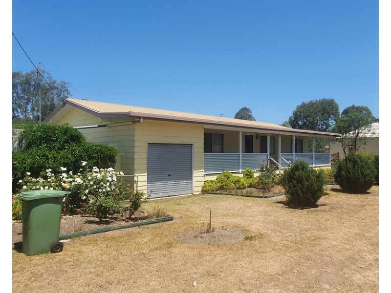 16 Munro Street, Cooyar QLD 4402