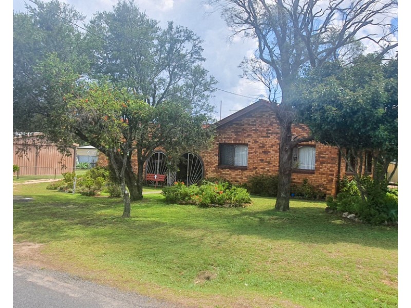 19 James Street, Crows Nest QLD 4355