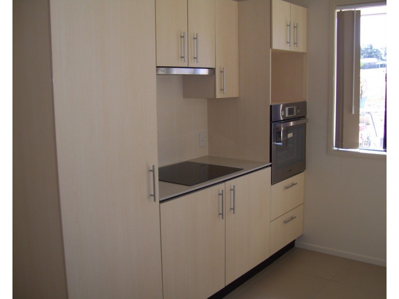 2/4 Jane Street, Crows Nest QLD 4355
