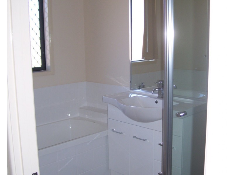 2/4 Jane Street, Crows Nest QLD 4355