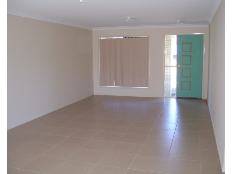 2/4 Jane Street, Crows Nest QLD 4355