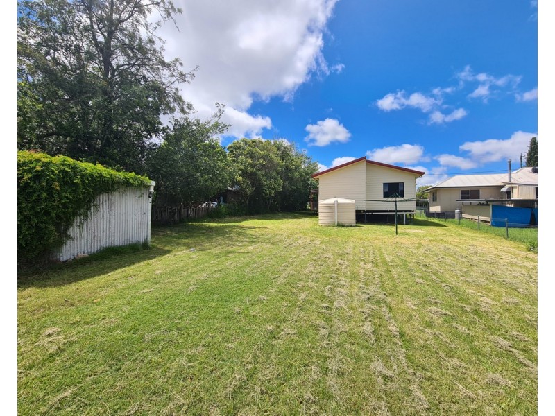 26 Albert Street, Crows Nest QLD 4355