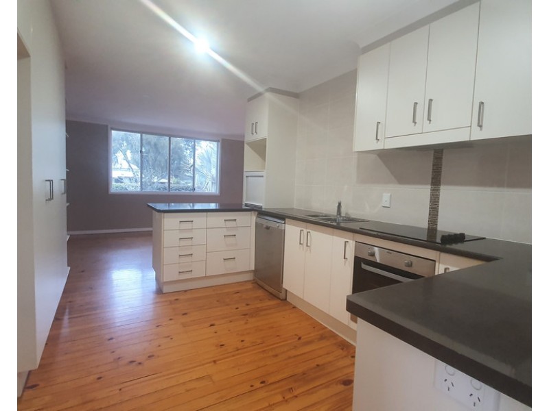 14 James Street, Crows Nest QLD 4355