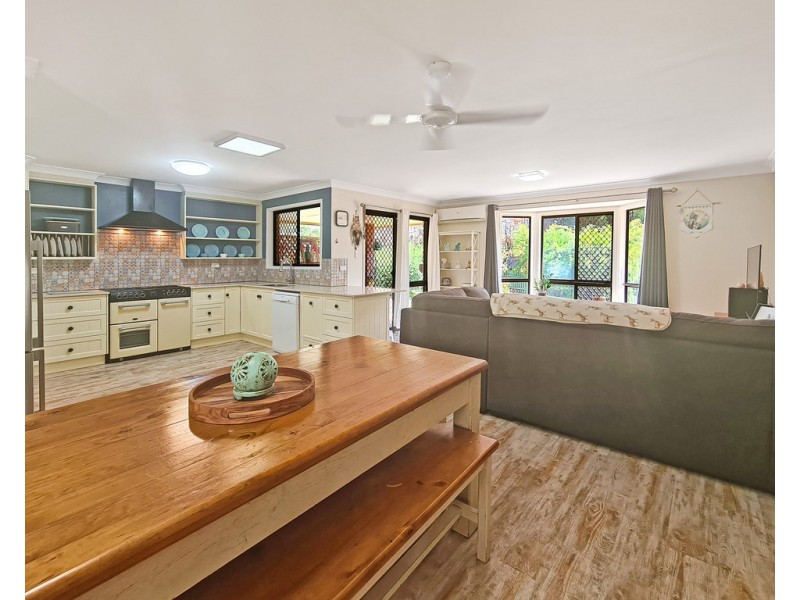 15 Railway Terrace, Crows Nest QLD 4355