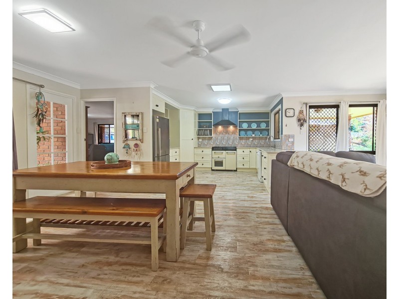 15 Railway Terrace, Crows Nest QLD 4355
