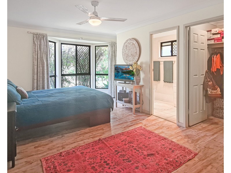 15 Railway Terrace, Crows Nest QLD 4355
