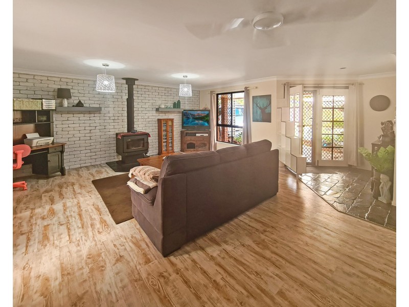 15 Railway Terrace, Crows Nest QLD 4355