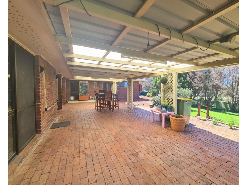 15 Railway Terrace, Crows Nest QLD 4355