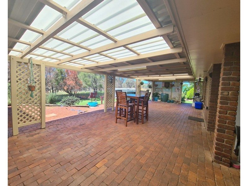 15 Railway Terrace, Crows Nest QLD 4355