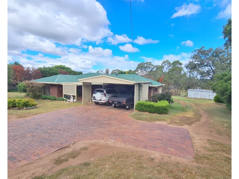 15 Railway Terrace, Crows Nest QLD 4355