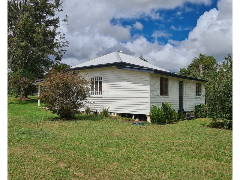 12 Dale Street, Crows Nest QLD 4355
