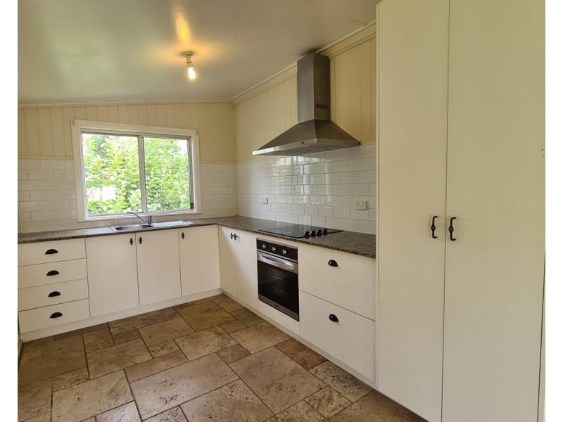 12 Dale Street, Crows Nest QLD 4355