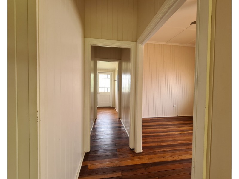 12 Dale Street, Crows Nest QLD 4355