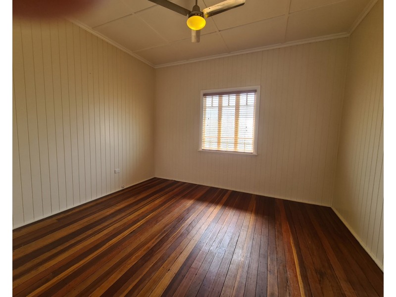 12 Dale Street, Crows Nest QLD 4355
