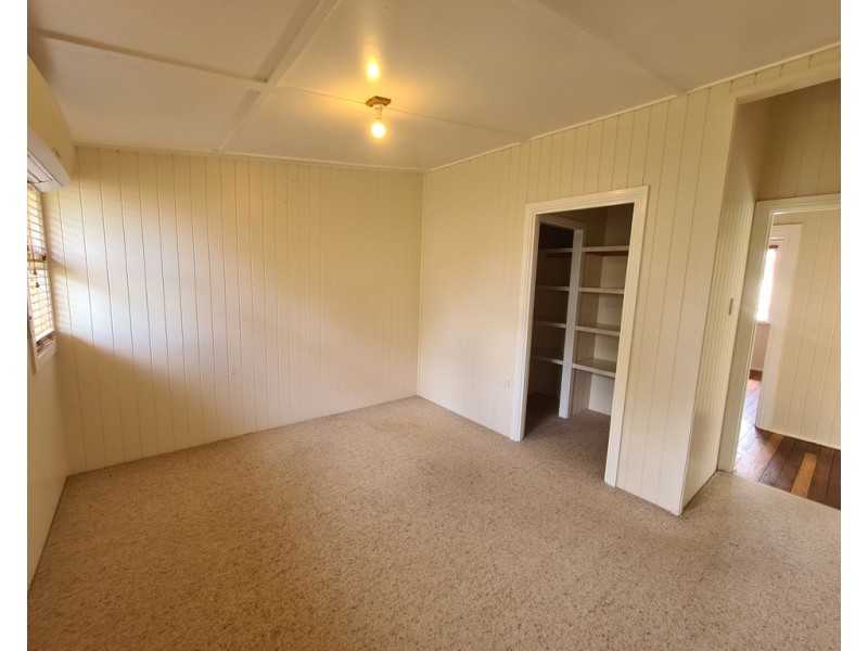 12 Dale Street, Crows Nest QLD 4355