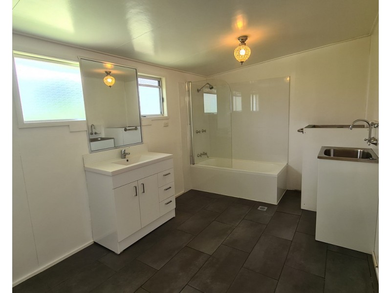 12 Dale Street, Crows Nest QLD 4355