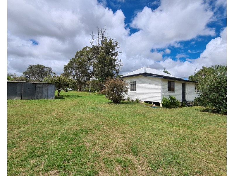 12 Dale Street, Crows Nest QLD 4355