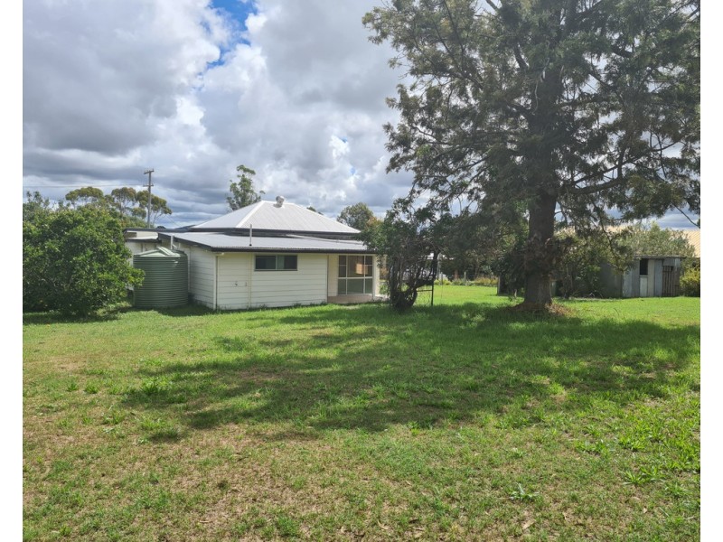 12 Dale Street, Crows Nest QLD 4355
