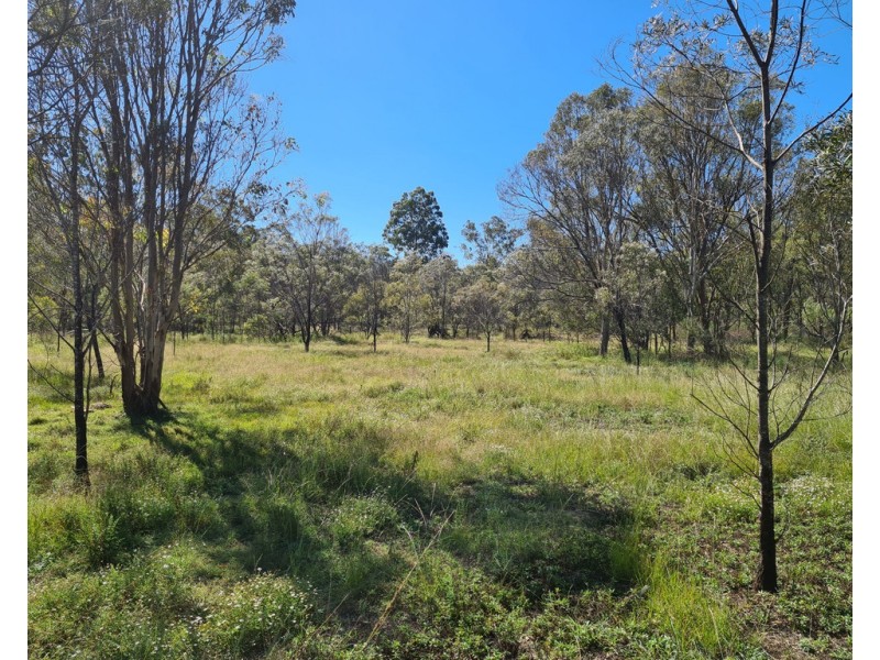 20 South Street, Crows Nest QLD 4355