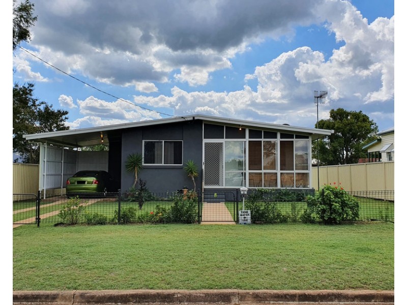 8 Nolan Street, Crows Nest QLD 4355
