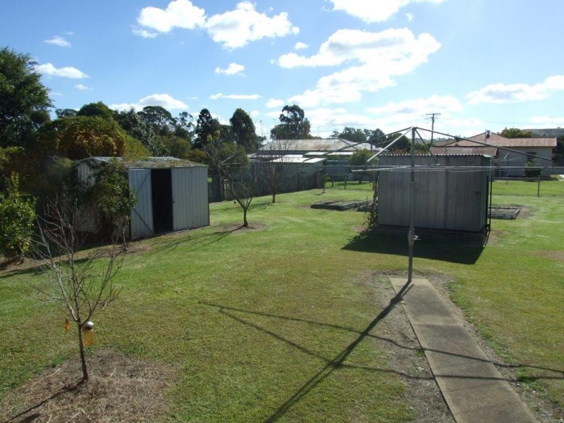 8 Nolan Street, Crows Nest QLD 4355