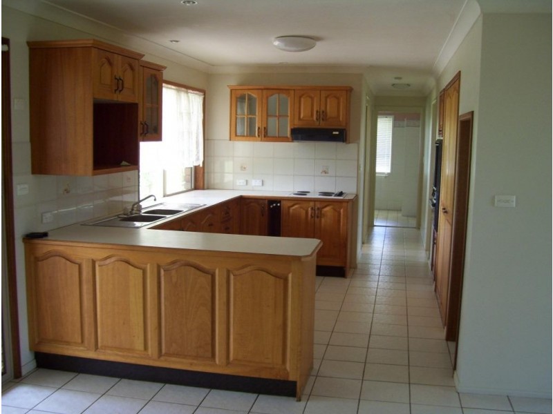 16 Post Office Road, Ravensbourne QLD 4352