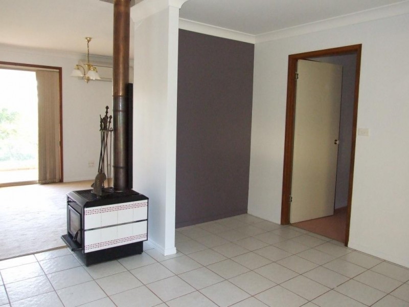 16 Post Office Road, Ravensbourne QLD 4352