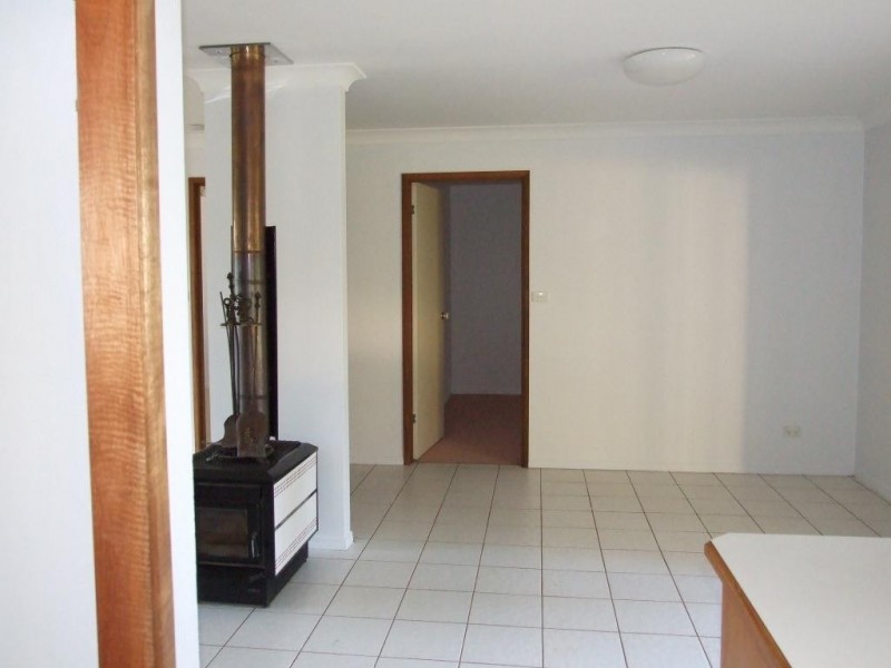 16 Post Office Road, Ravensbourne QLD 4352