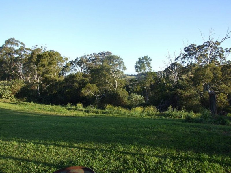 16 Post Office Road, Ravensbourne QLD 4352