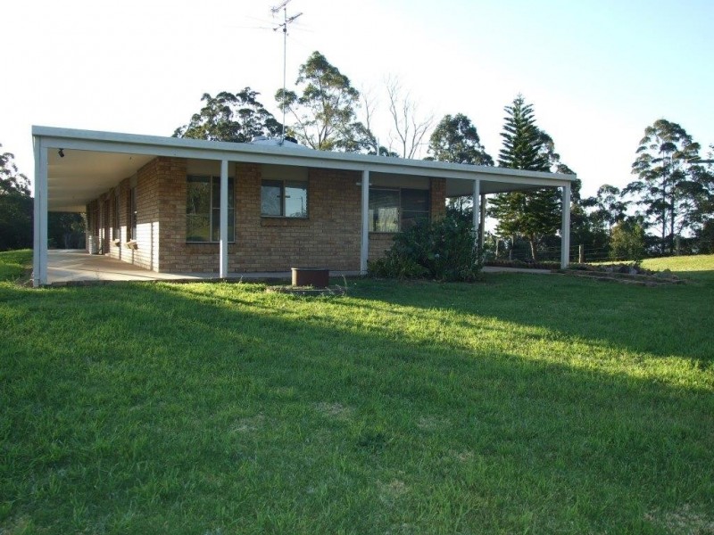 16 Post Office Road, Ravensbourne QLD 4352