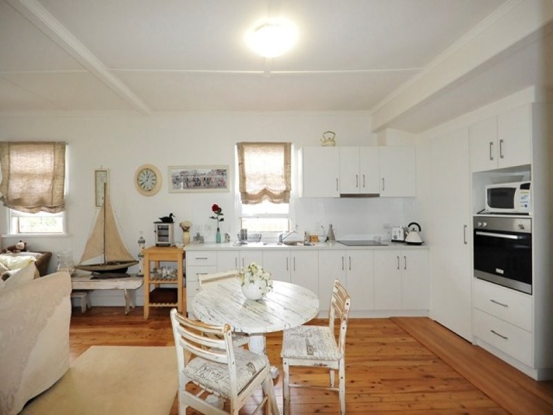 1/12a Creek Steet, Crows Nest QLD 4355