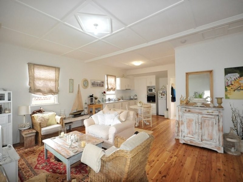 1/12a Creek Steet, Crows Nest QLD 4355