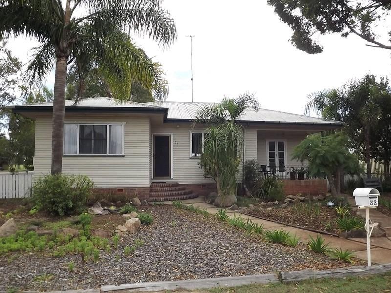 32 James Street, Crows Nest QLD 4355