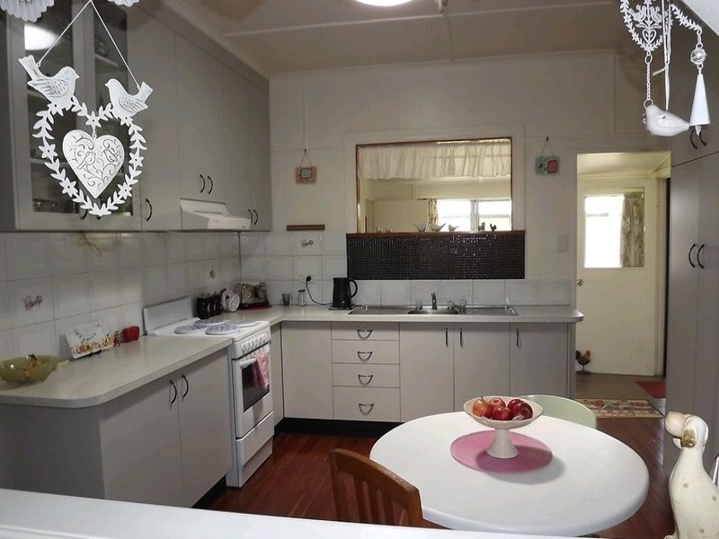 32 James Street, Crows Nest QLD 4355