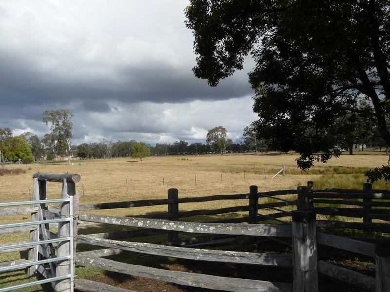 7534 New England Highway, Crows Nest QLD 4355
