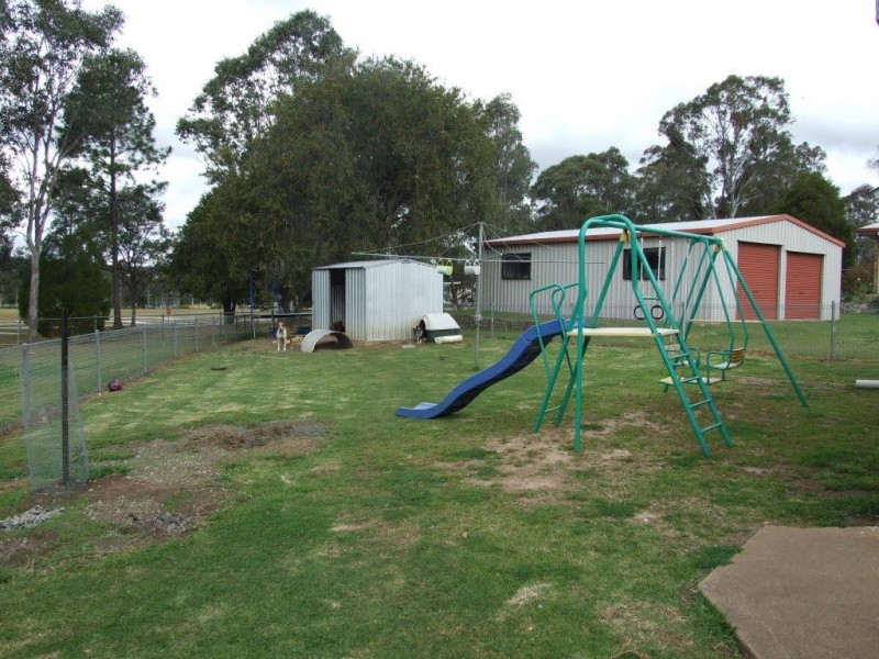 32 Andrews Road, Crows Nest QLD 4355