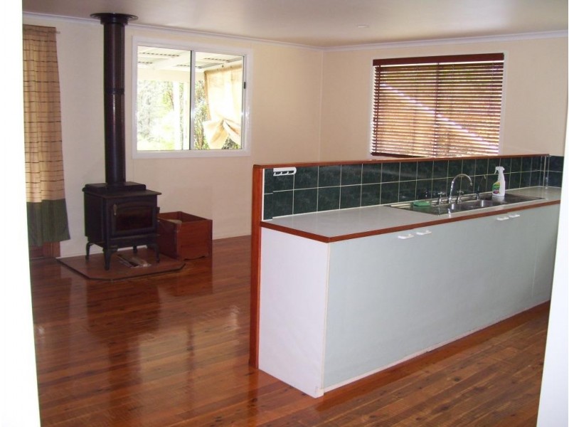 30 McErlean Road, Ravensbourne QLD 4352