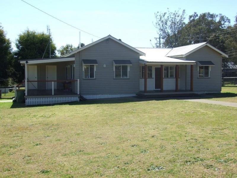 2 New England Highway, Crows Nest QLD 4355