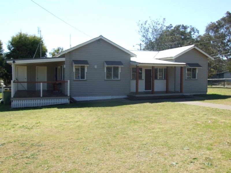 2 New England Highway, Crows Nest QLD 4355