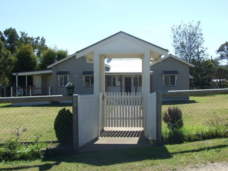 2 New England Highway, Crows Nest QLD 4355