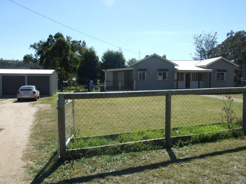 2 New England Highway, Crows Nest QLD 4355