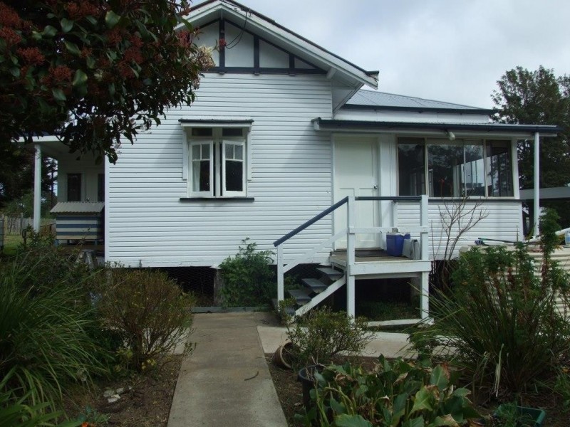 7 Jones Street, Crows Nest QLD 4355