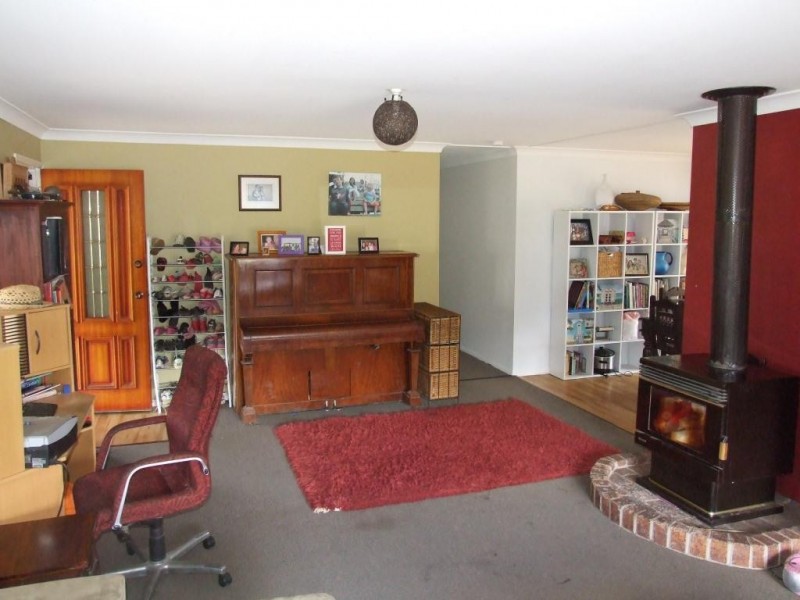 2 Eastside Road, Crows Nest QLD 4355