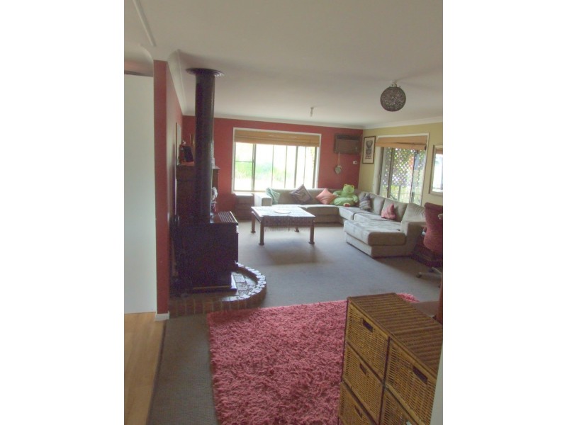 2 Eastside Road, Crows Nest QLD 4355