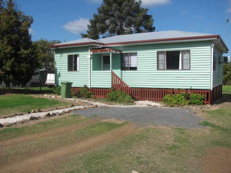 2 Peters Street, Goombungee QLD 4354