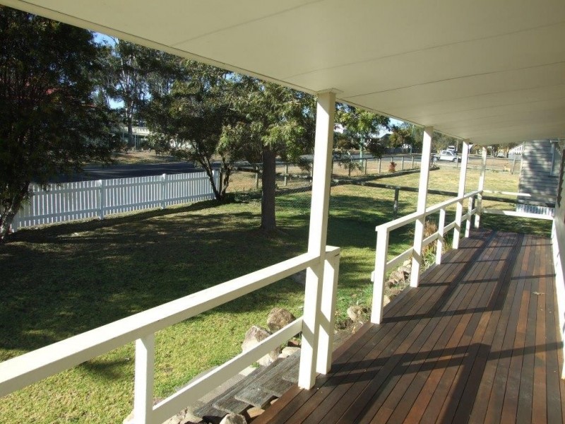 1 Oxford Street, Crows Nest QLD 4355