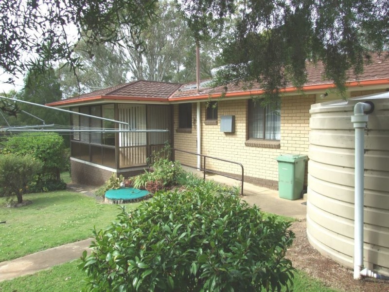 2 Junction Street, Crows Nest QLD 4355